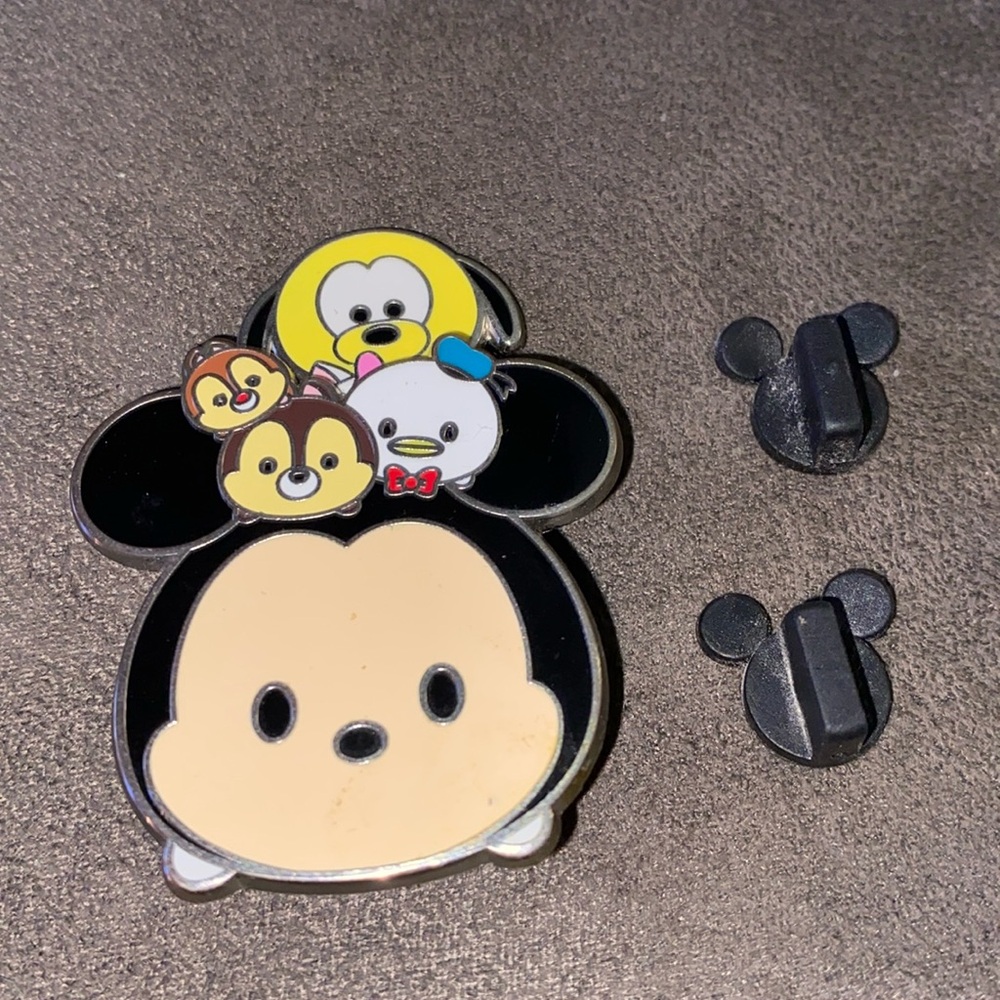 Disney Mickey and friends tsum tsum trading pin